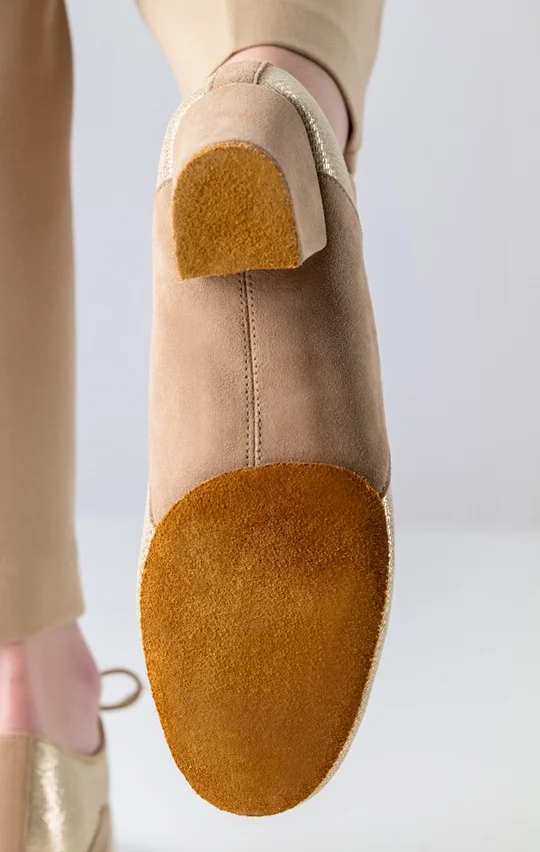 007-35 Sandrine-ANNE KERN-Chaussures d’entrainement pailletée beige or – Image 4