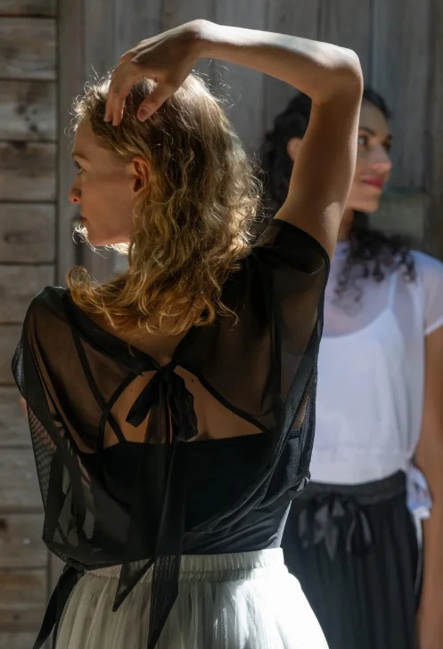 Haut Gabin en voile noir à nouer dans le dos – ARTILIGNE – Image 2