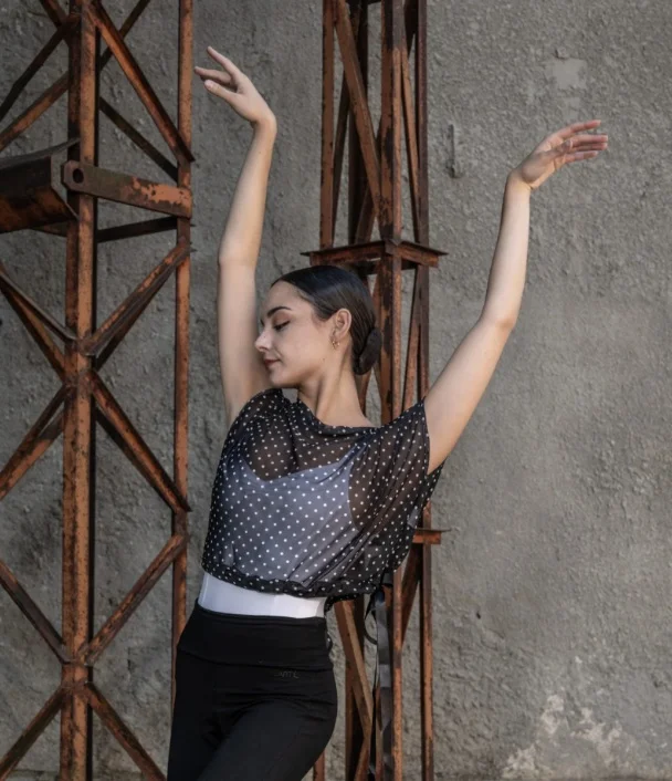 Haut Gabin en voile noir à nouer dans le dos – ARTILIGNE – Image 4