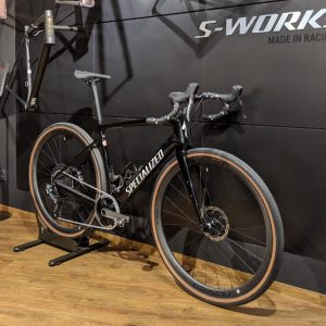 Vélo de Gravel Specialized Diverge Pro SRAM RED Carbon Gloss Black / White Custom 2022