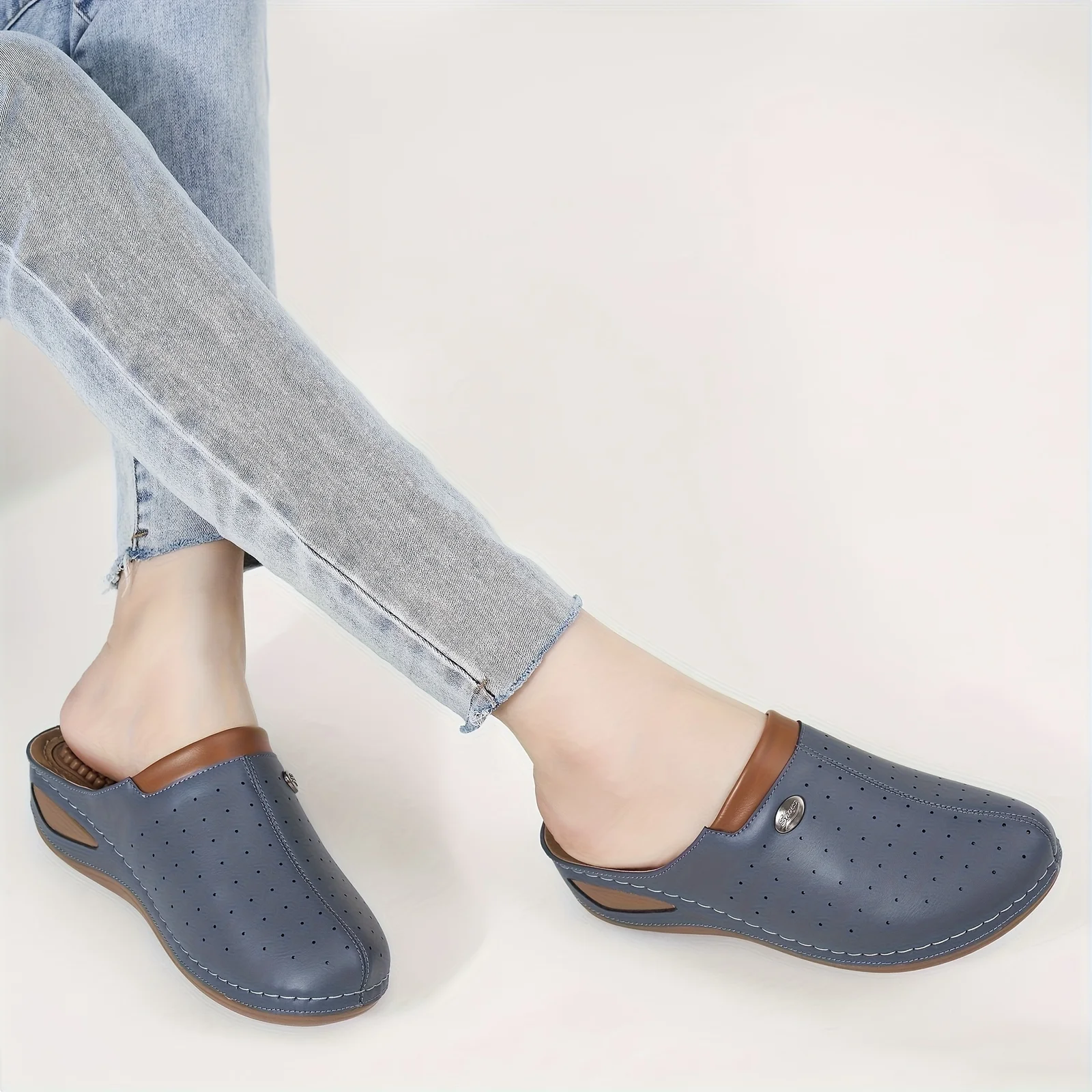 Pantoufle En Similicuir Avec Bout Rond Avec Massage Intégré – Image 9