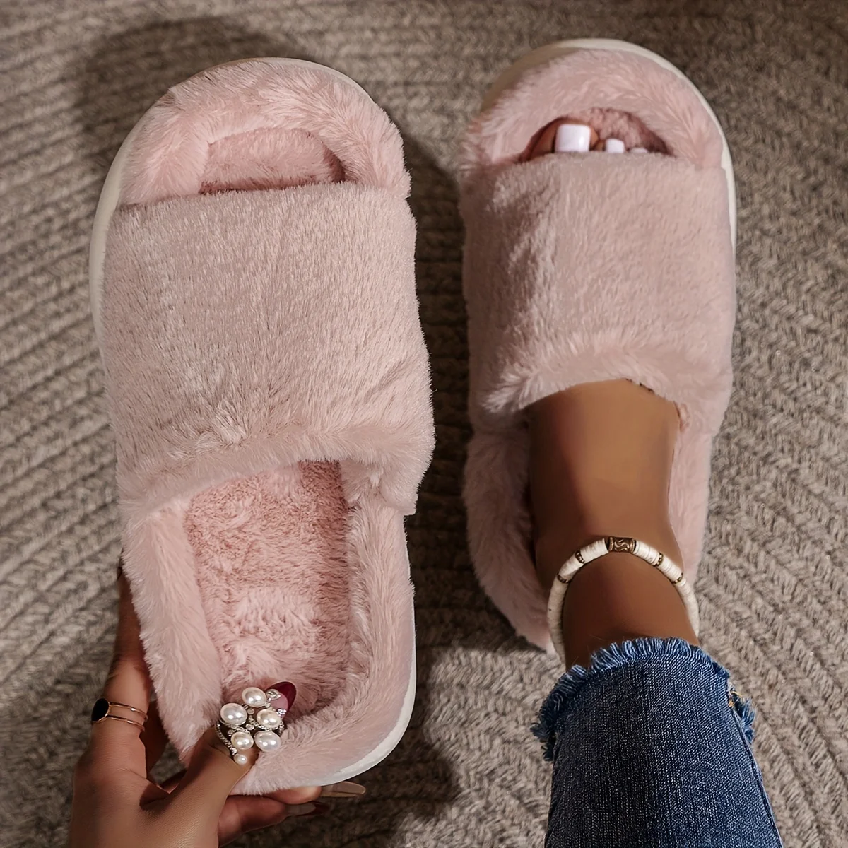 Pantoufle douillets et confortables en fausse fourrure – Image 5